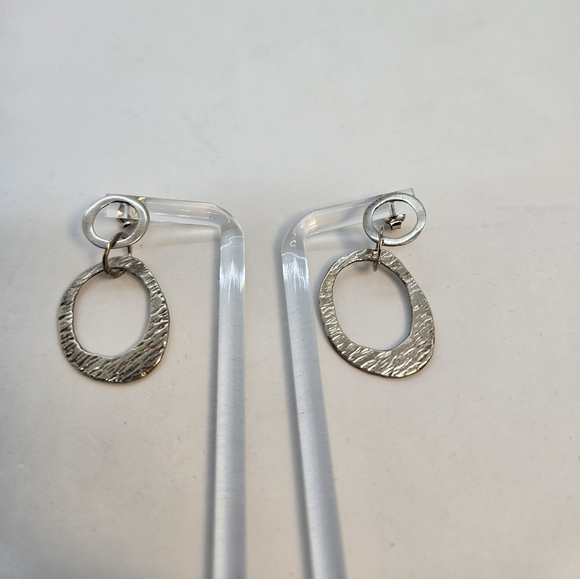 Silpada Textured Circle Earrings #P1529 - Picture 5 of 7